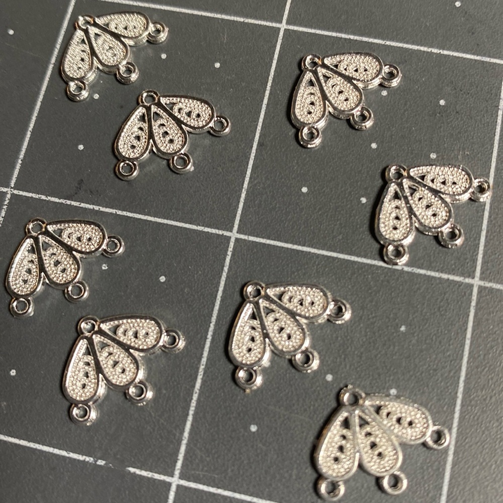 Findings: 8 Connectors (14x11mm)